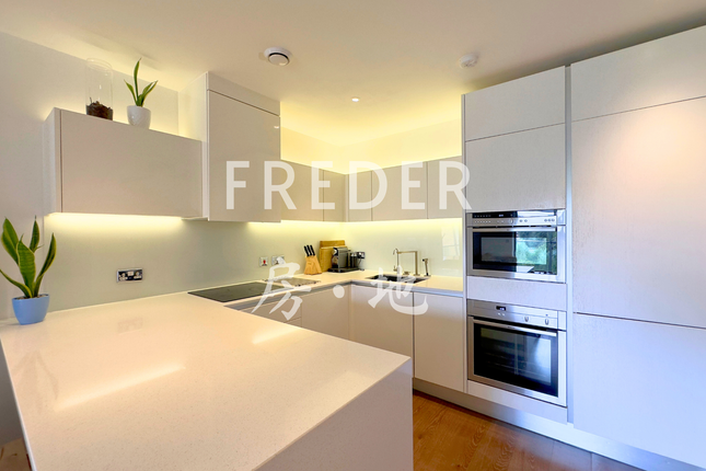 Flat 143, Wallace Court, Greenwich, London photo 2