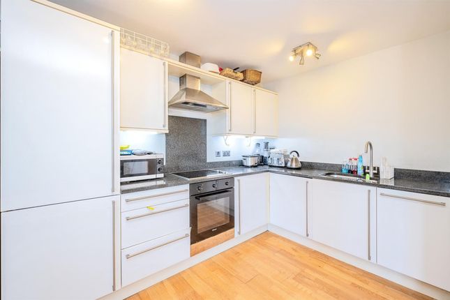 Flat to rent in Emma Place Ope, Stonehouse, Plymouth