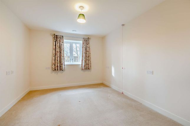 Flat for sale in Kingfisher Court, South Street, Taunton