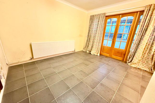 9 Pisgah Close, Pontypool photo 3