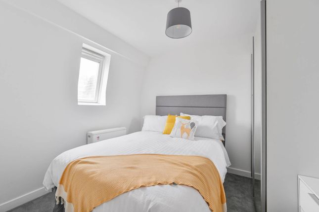 Flat for sale in Ebury Bridge Road, Pimlico, London