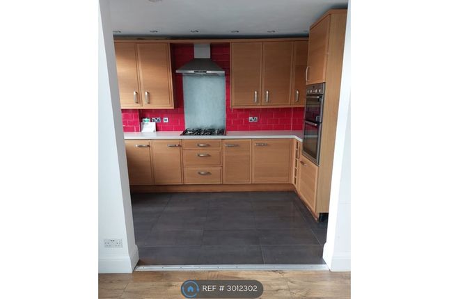 Woodfield Park Drive, Leigh-On-Sea photo 3