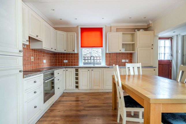 210, Worplesdon Road, Surrey photo 2