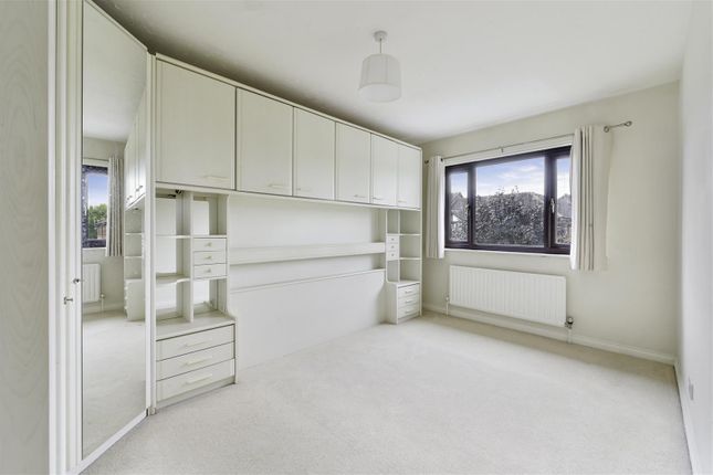 Flat for sale in Farriers Road, Epsom
