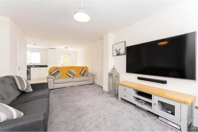 18, Mercia Grove, Chester photo 2