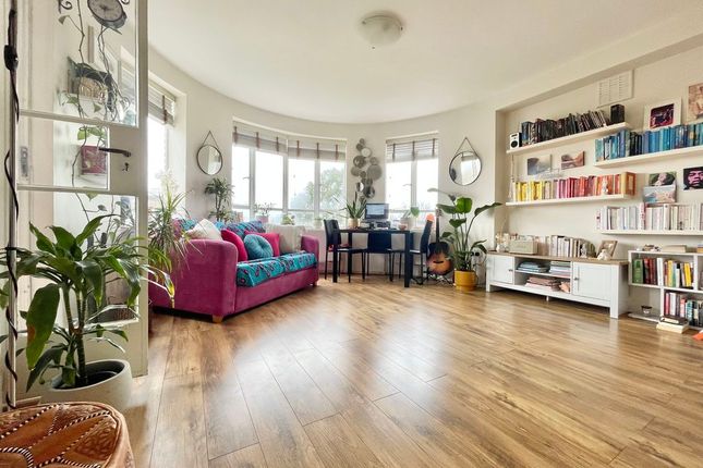 Studio flat on 28 Ruskin House, Champion Hill, London, £300,000