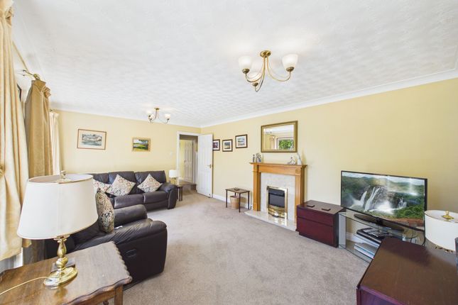 1 Nightingale Way, Thetford photo 4