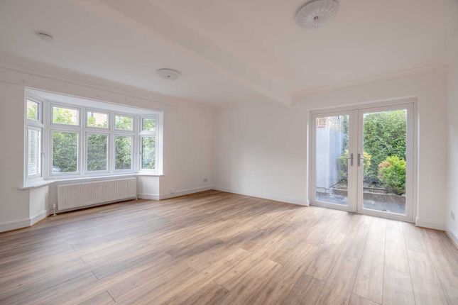 2, Holmlea Road, Datchet photo 4