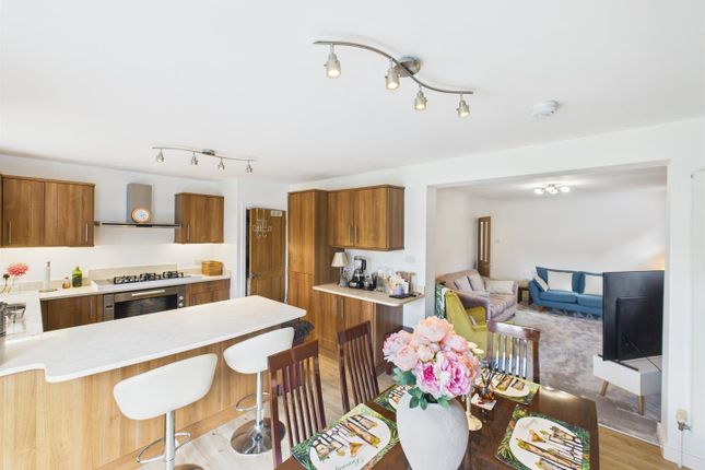5, Hill Rise, Ruislip photo 4