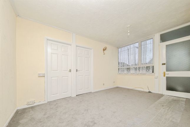 24, Yew Way, CLACTON-ON-SEA photo 3