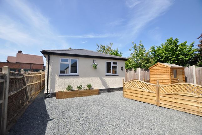 2 bed detached bungalow to rent in Upper Howsell Road, Malvern WR14