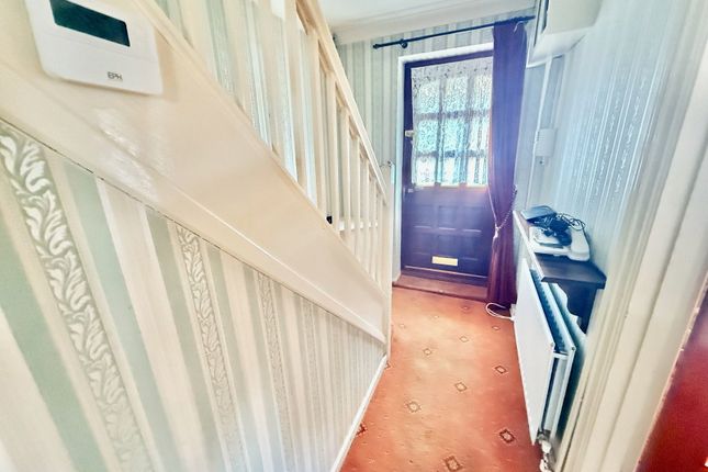 7, Summergate, Lower Gornal photo 2