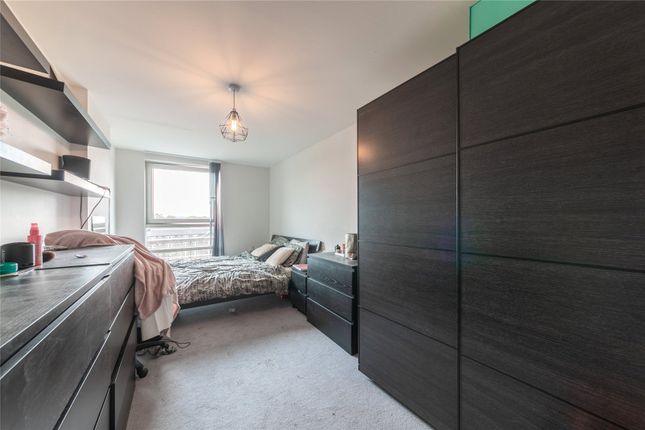 Flat for sale in Admiral House, St George Wharf