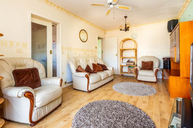 14, Firdale Avenue, Rushden photo 5