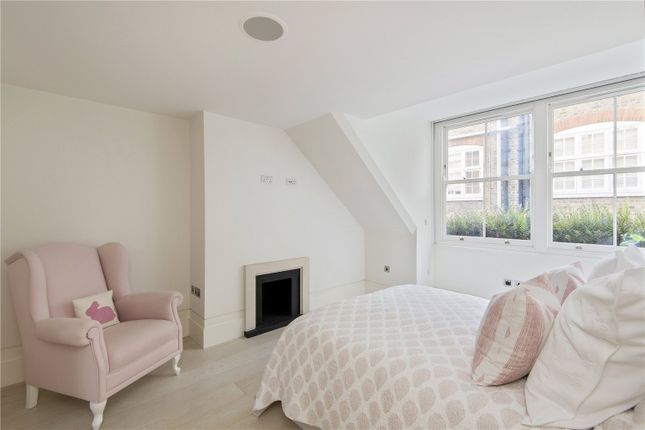 Mews house to rent in Adams Row, Mayfair, London