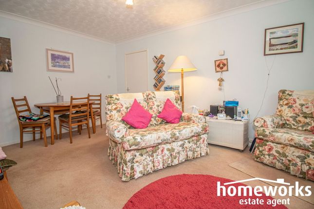 10, Warren Place, Dereham photo 3