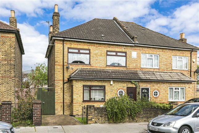 Thumbnail Flat for sale in Farnley Road, London