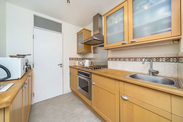 Flat 102, Bryer Court, Barbican, London photo 4