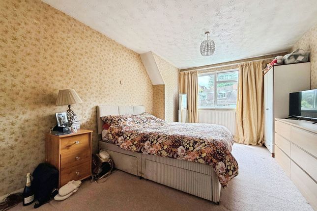 12 Valleydene, Southampton photo 4