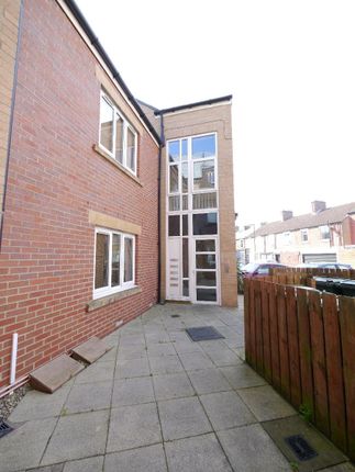 Flat to rent in Victoria Mews, Whitley Bay