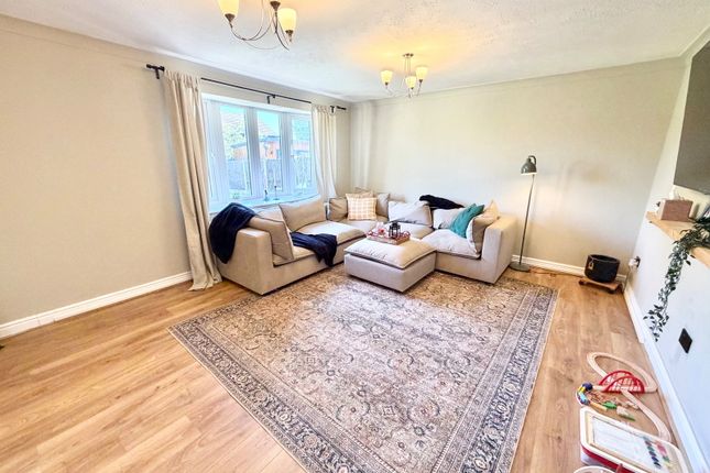 4, Lakeside Court, Brierley Hill photo 3