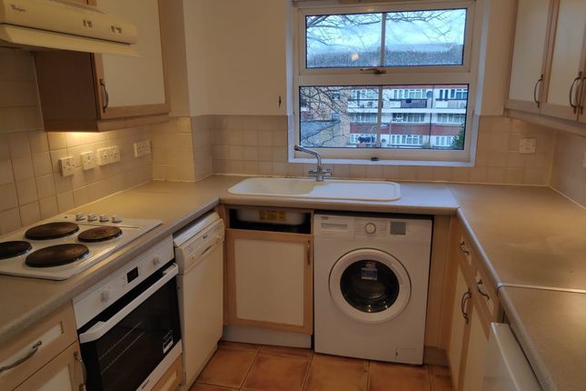 2 Maple House, Chapel Road, Redhill photo 4