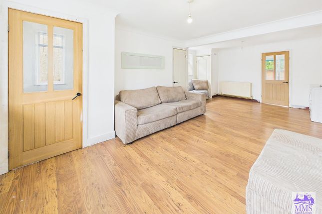 45, Settington Avenue, Chatham photo 3