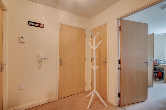 Flat for sale in Gloucester Close, Enfield, Redditch, Worcestershire