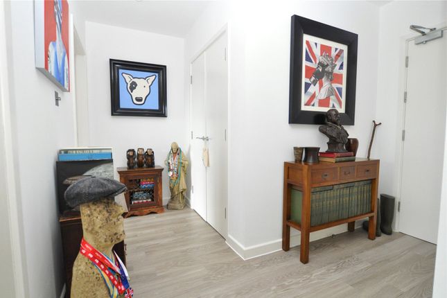 Flat 14, 172, Worplesdon Road, Guildford photo 4
