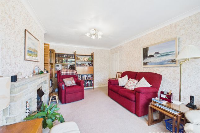 37, Boxgrove Gardens, Rose Green photo 4