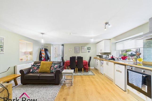 1A, Cherry Tree Court, Leeds photo 2