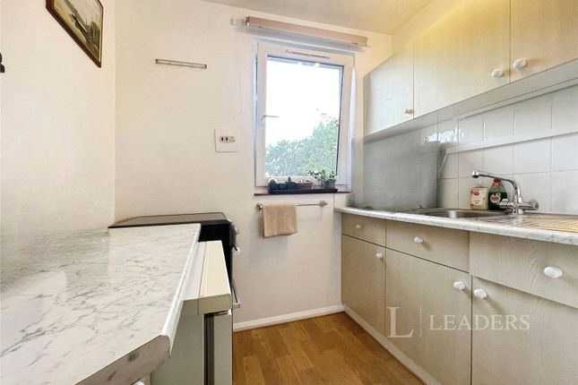 Flat 9, Blake House, Porchester Mead, Beckenham photo 2