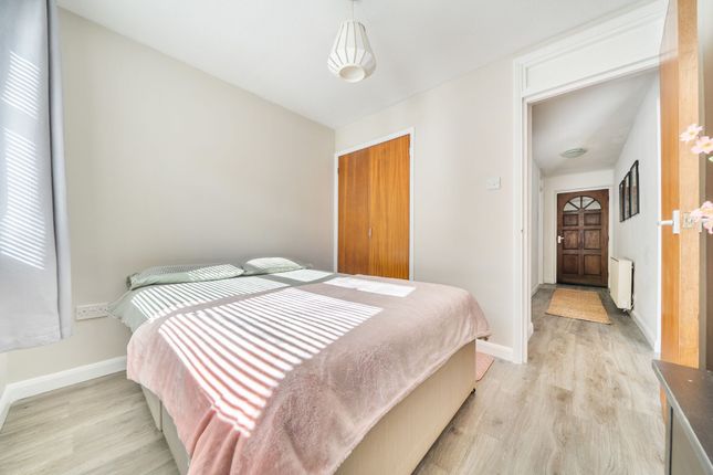 18 Farrow Place, London photo 4