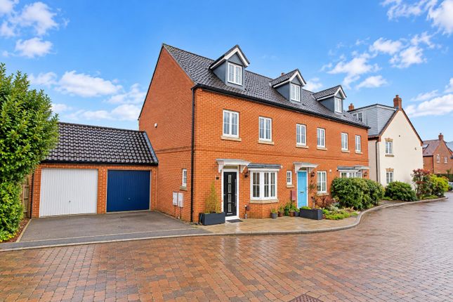 5-bed house on Whittington Chase, Milton Keynes, £2,250/mo