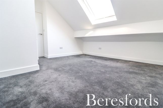 Flat for sale in Thorndon Avenue, West Horndon