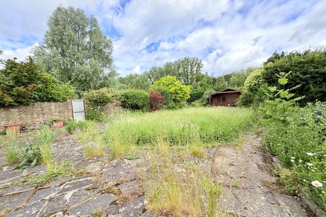 10, Mead Court, Waltham Abbey photo 2