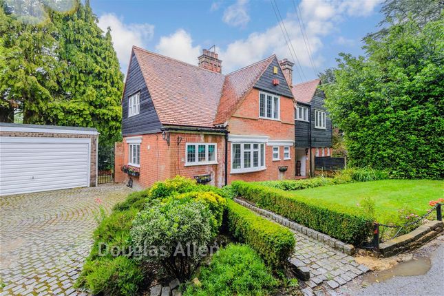 7, Woodbury Hill, Loughton photo 2