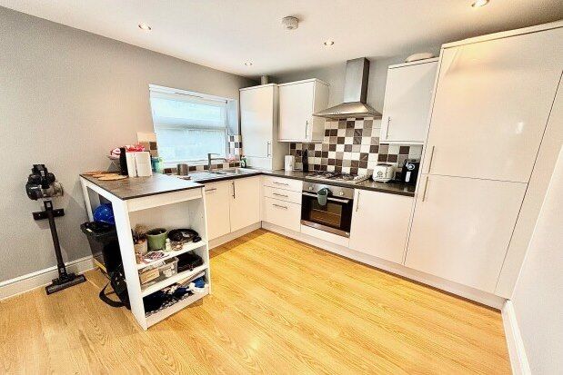 Flat to rent in Fencepiece Road, Ilford