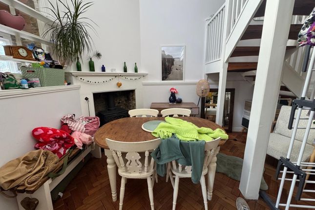 12, Harold Court, Faversham photo 3