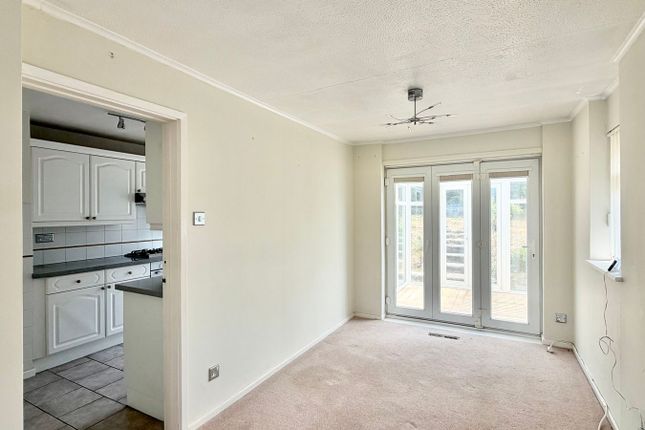 27, The Ridings, Bexhill-on-Sea photo 3