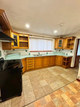 19 Ty'n Rhos Estate, Pwllheli photo 5