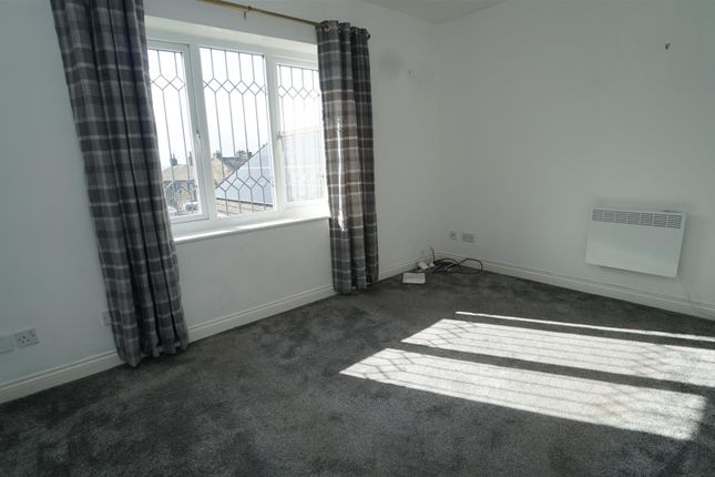 3, Nialls Court, Bradford photo 2
