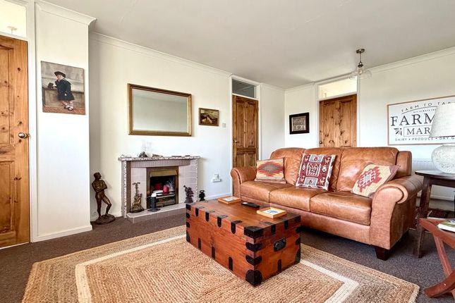 4, Watermead, Chard photo 2