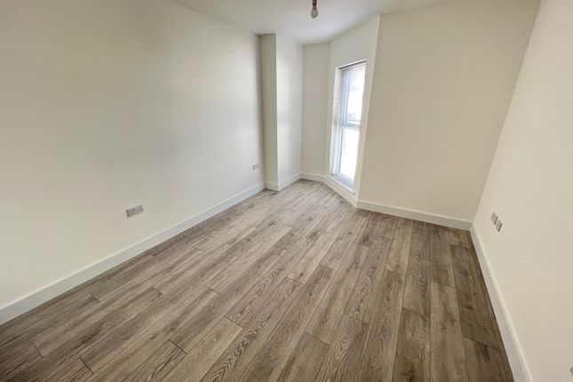 61 The Balbirs, Portswood Road, Southampton photo 4