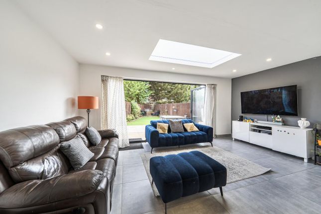 9, Goodhall Close, Stanmore photo 2