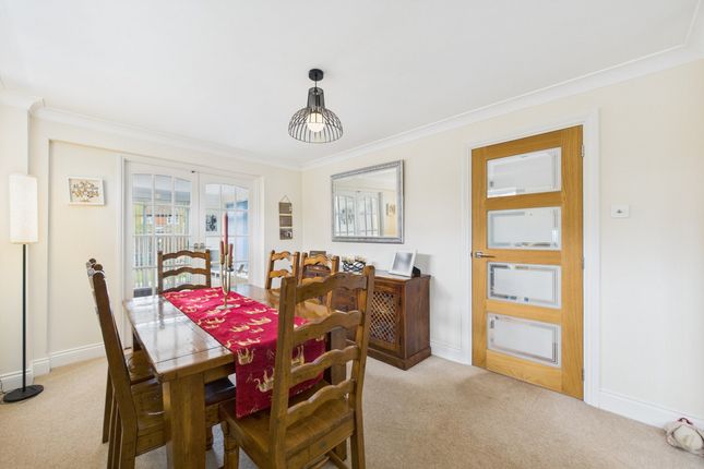 5, Howard Agne Close, Bovingdon Hemel Hempstead photo 4