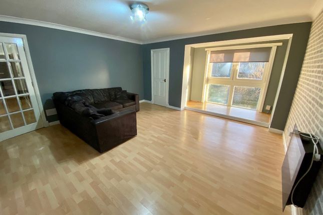 Thumbnail Flat to rent in Overton Crescent, Denny, Falkirk