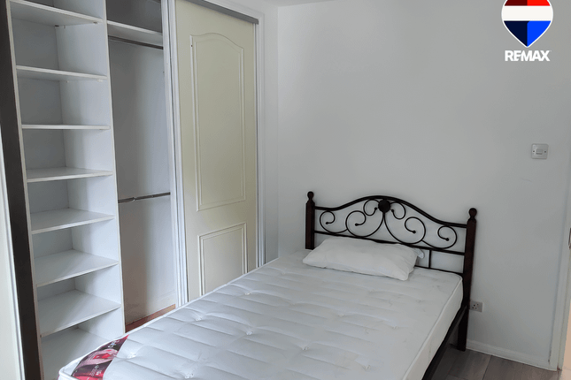 1B, churchill Road, London photo 5