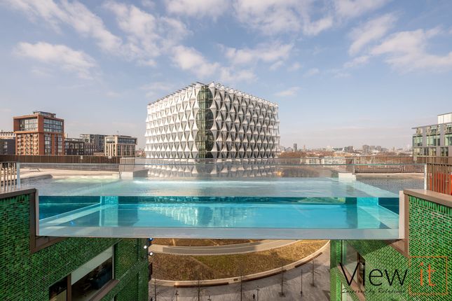 Flat to rent in Legacy Building, The Modern, Viaduct Gardens, London