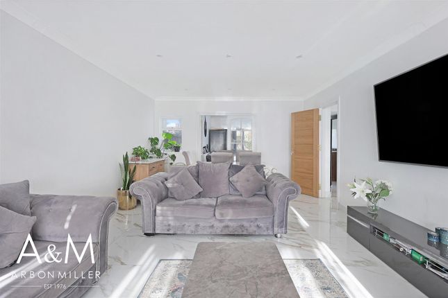 379, Clayhall Avenue, Clayhall photo 3
